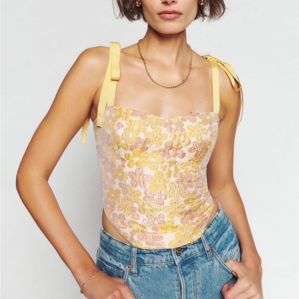 Reformation karoline top. Sold out size 4 new with tags.